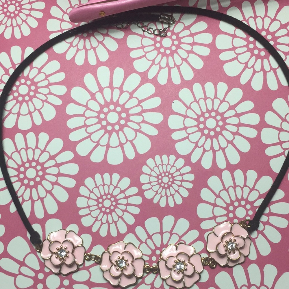 🌟BRAND NEW🌟 Pink and Gold Flower Necklace